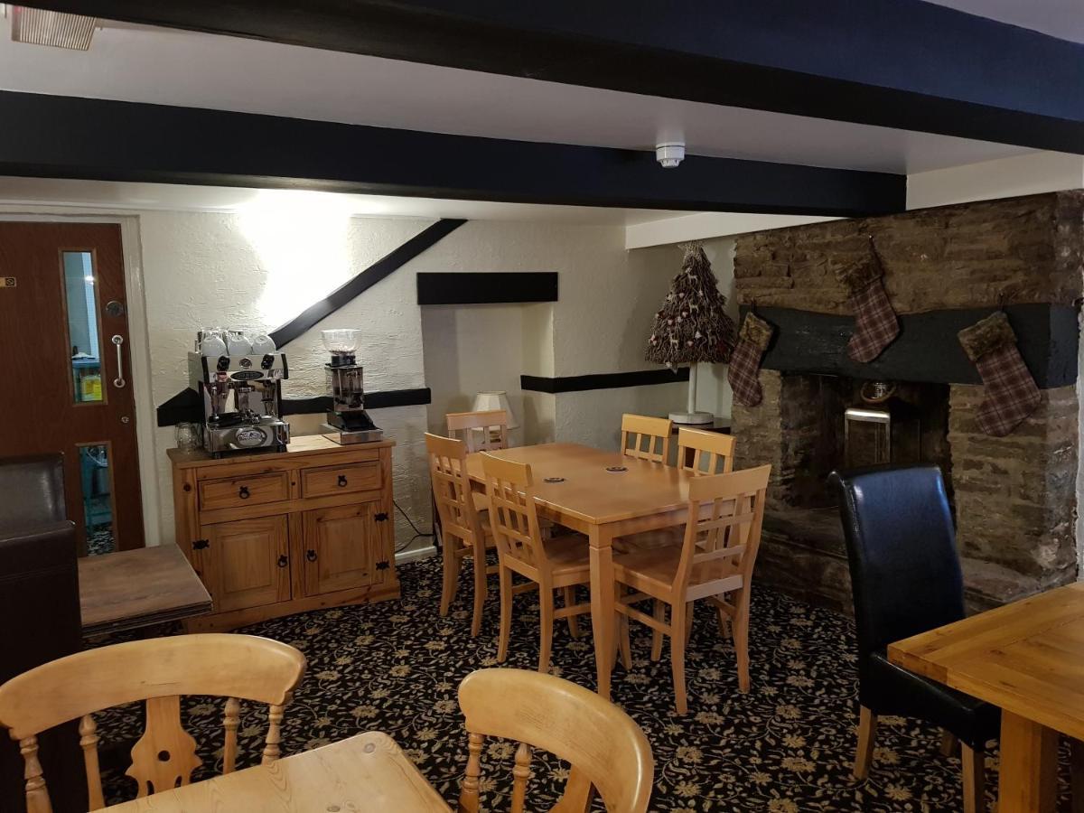 The Cock Hotel Bronllys Bagian luar foto